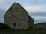 19084 Teampall Chiarain church ruins.jpg